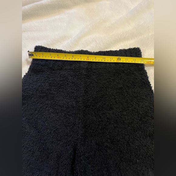 Skims Sz Women’s L/XL black cozy knit teddy bear soft shorts NWT! - Picture 3 of 8